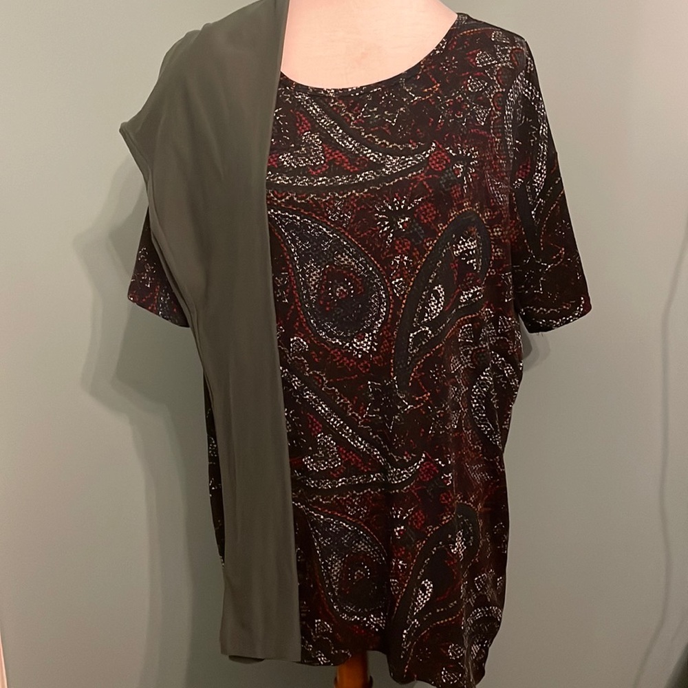 LuLaRoe Irma beautiful black paisley print and one size green leggings